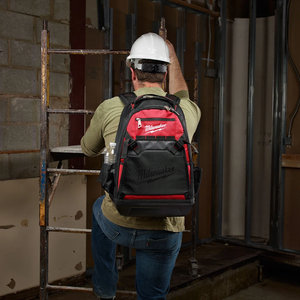 Mochila para el lugar de trabajo Milwaukee 48-22-8200 color rojo y negro con logo Milwaukee y bolsillos laterales