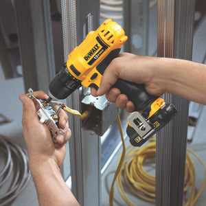 Kit Taladro/Atornillador de Impacto Inalambrico 12V MAX Dewalt DCK211S2