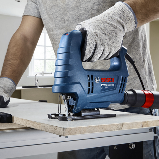 Sierra caladora Bosch GST 680 127V 500W con 1 hoja de corte