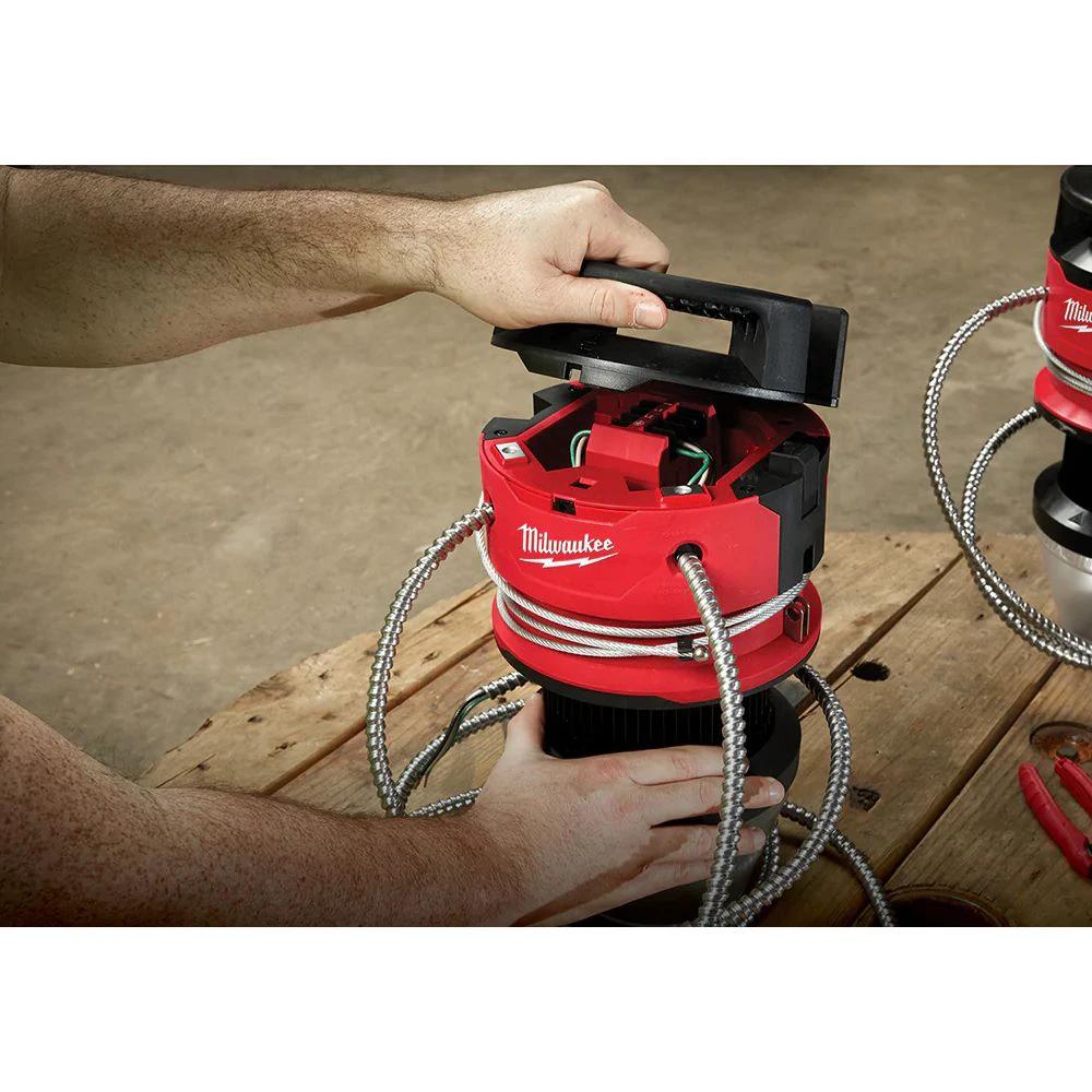Luz de sitio temporal LED RADIUS™ de 130 W Milwaukee 2156AC