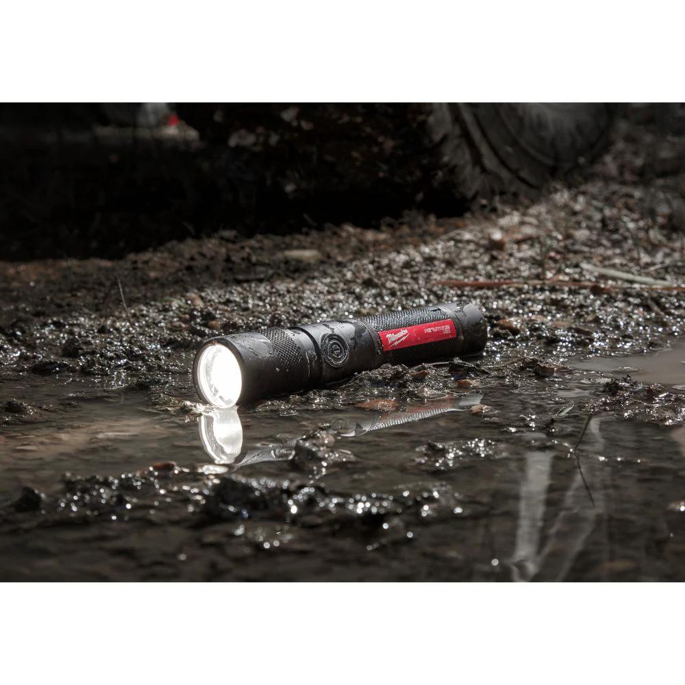 Linterna de enfoque giratorio Redlithium USB 1100L Milwaukee 2161-21
