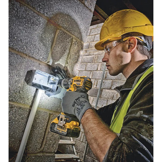 Kit de Taladro Percutor Inalámbrico de 1/2" y Esmeriladora de 20V MAX DeWalt DCK209P2T-B3
