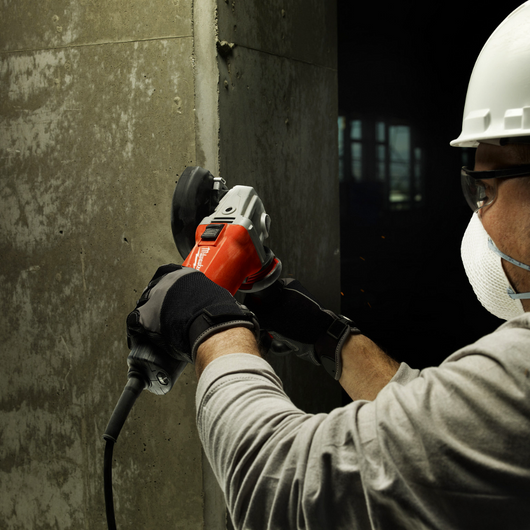 Mini Esmeriladora deslizante con bloqueo Milwaukee 6117-33D