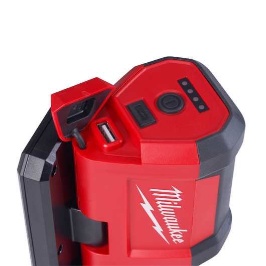 Linterna de inundación Milwaukee M12 rover con cargador usb 2367-20