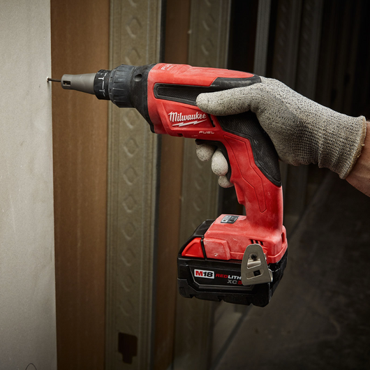 Pistola de tornillo M18 FUEL Con REDLINK PLUS™ Intelligence Milwaukee 2866-20