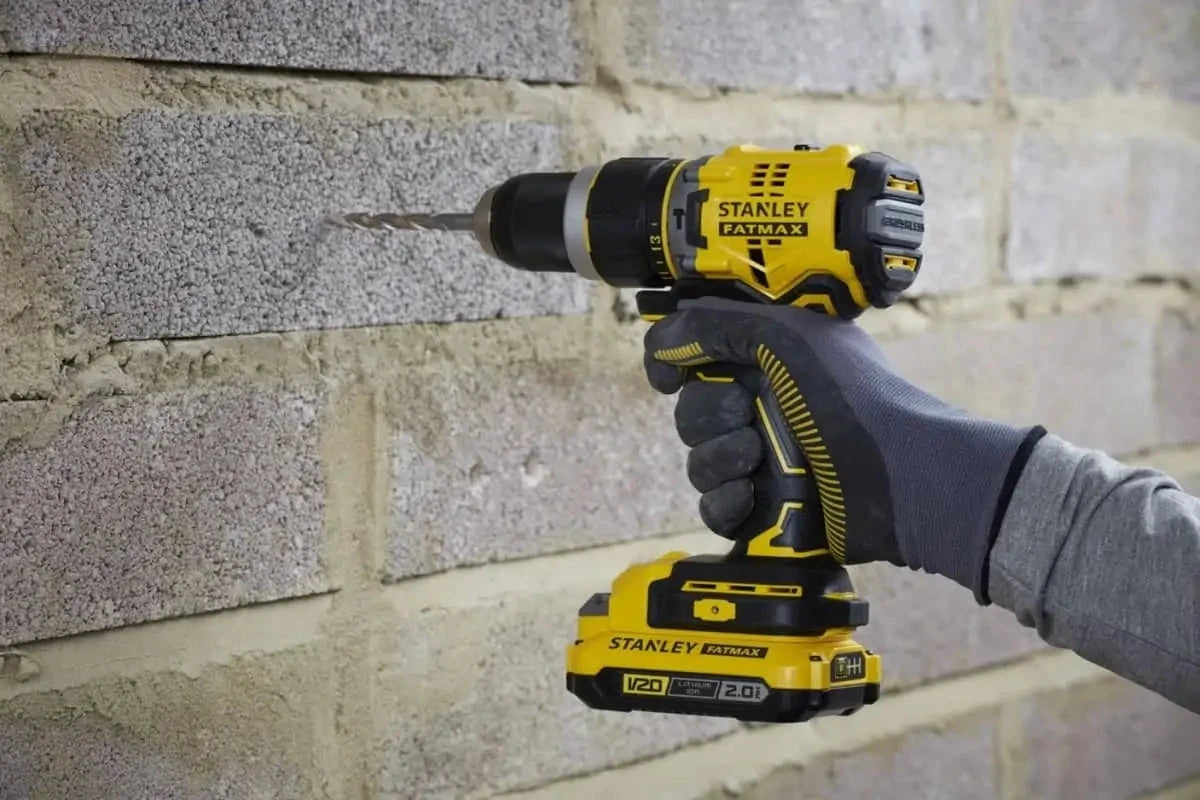 Taladro Atornillador 20V MAX Stanley SCD700C2K-B3
