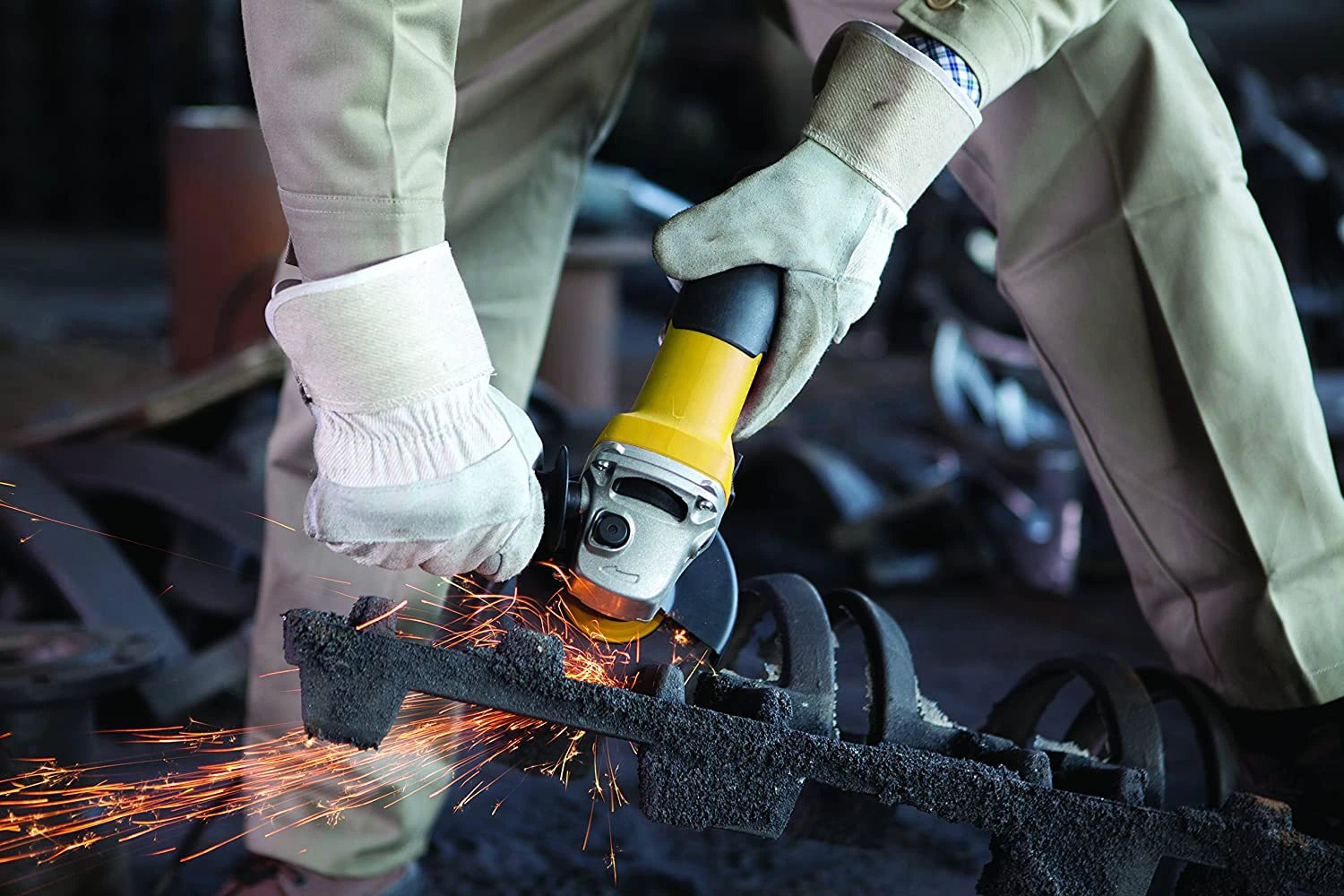 Esmeriladora 4.1/2" 750W Stanley SG7115V10-B3 - STANLEY - Industrias GSL